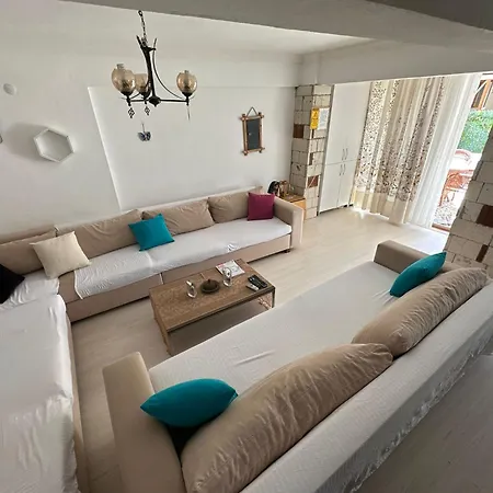 فيلة Alacatida Havuzlu Çeşme